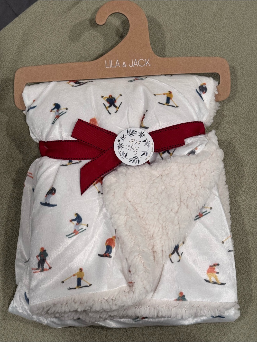 NWT Lila & Jack Skiers Sherpa Baby Blanket Holiday Ski Print Plush White